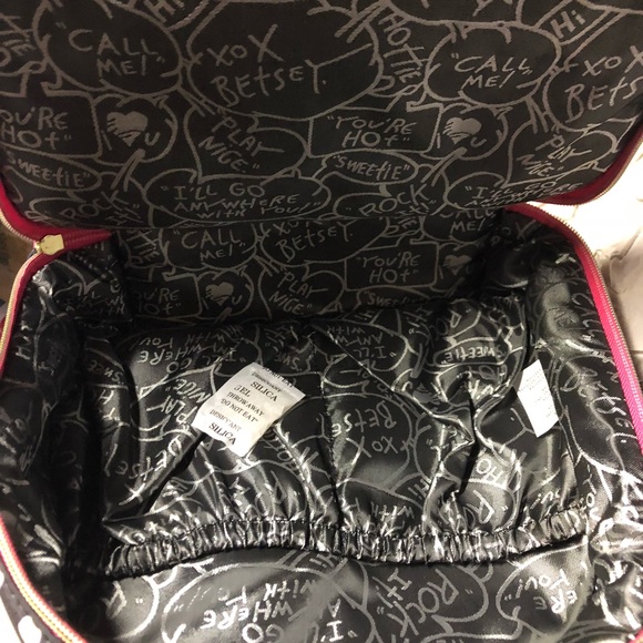 RARE New Betsey Johnson Train Case! - Picture 5 of 5